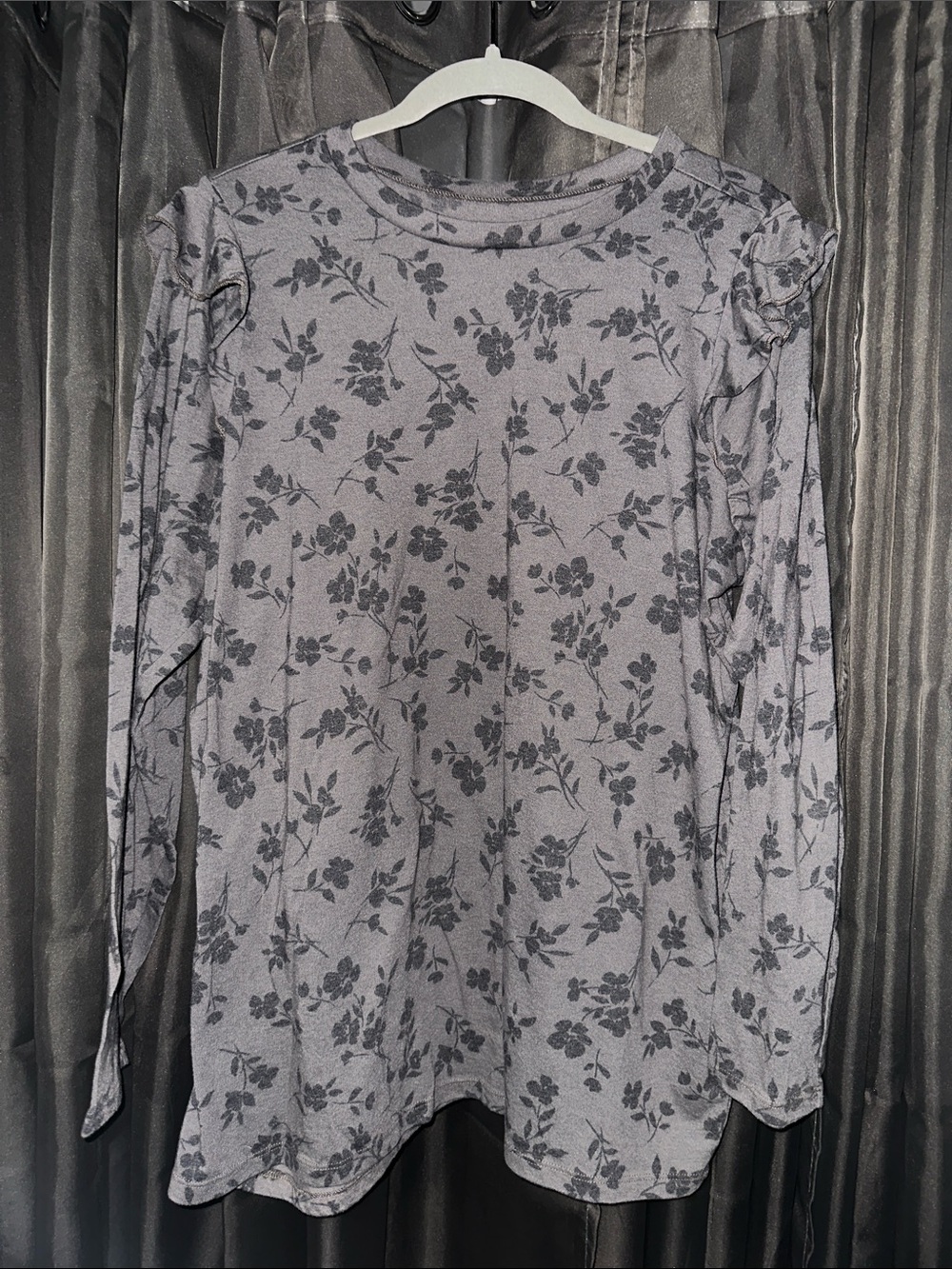 Torrid size 2 Grey Floral Ruffle-Shoulder Long Sleeve Top